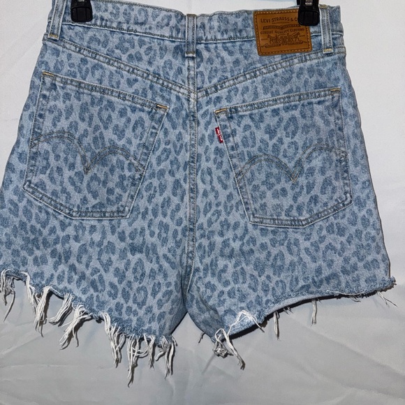 Levi's Women's Light Blue Animal Print Jean Shorts - Picture 1 of 9
